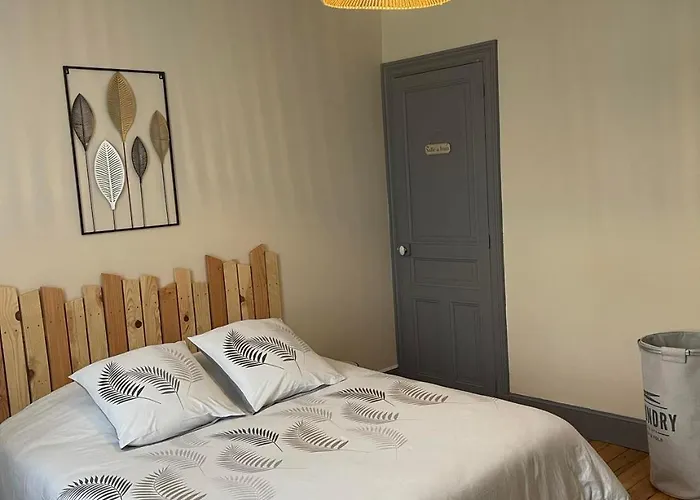 Privee Et Sa Salle De Bain Attenante *